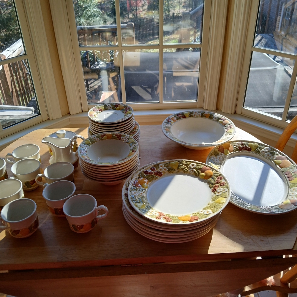 Vintage DELLA ROBBIA dishes